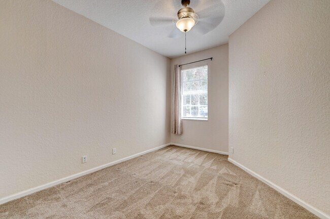 Building Photo - 688 Stanford Ln