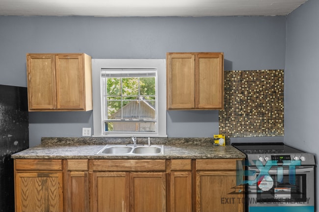 Building Photo - Freshly Updated 2BR Home Near Downtown Roanoke Rapids