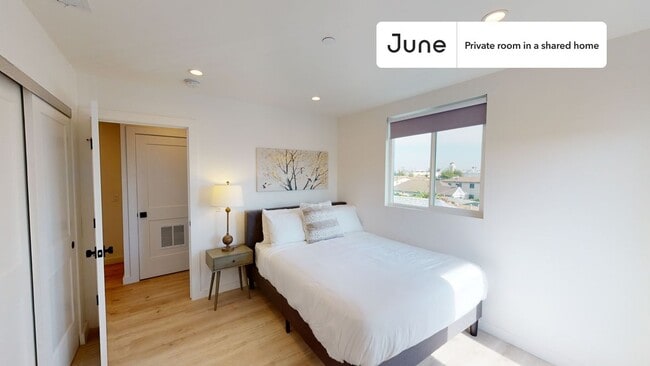 Building Photo - 1740 S New England St