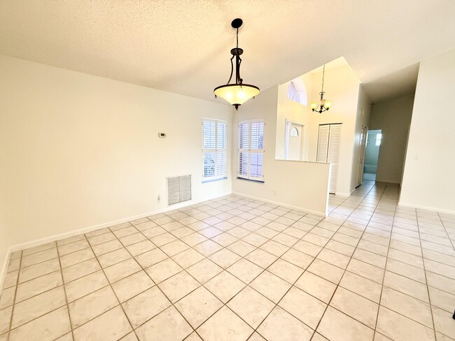 Building Photo - 5609 Descartes Cir