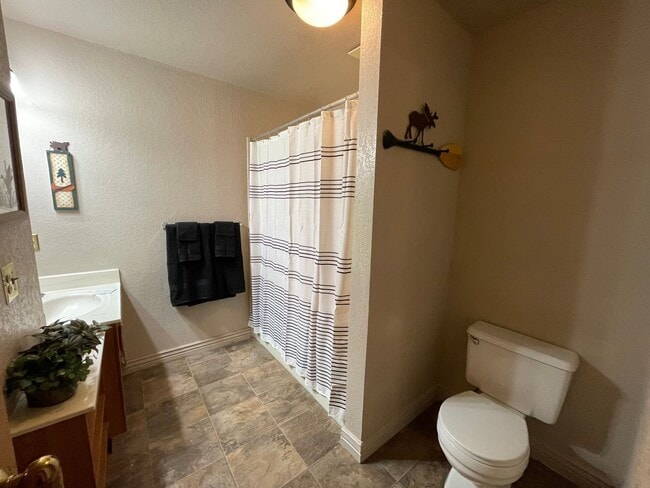 Building Photo - Carriage House Studio