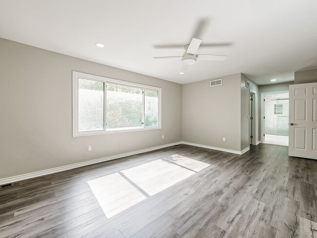 Building Photo - Fully Upgraded 3-Bed Farmington Hills Home!