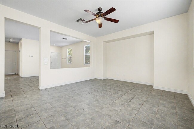 Building Photo - 2392 Predera Ave