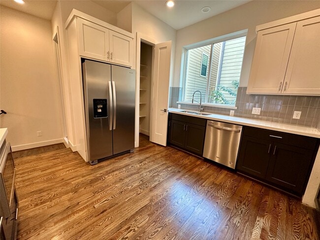 Building Photo - 1537 W 24th St