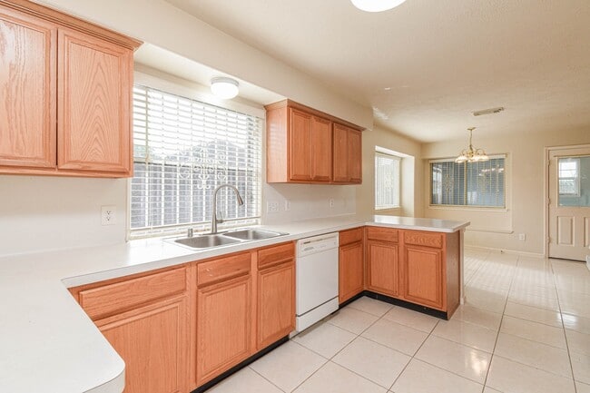 Building Photo - 13735 Branford Greens Dr