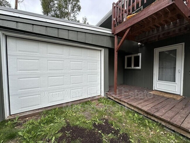Building Photo - 6121 De Armoun Rd
