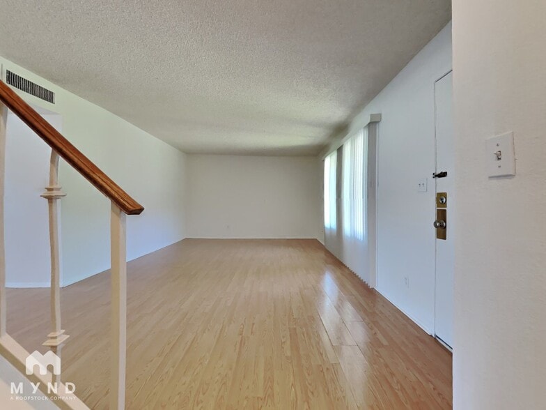 Building Photo - 4305 W Solano Dr N