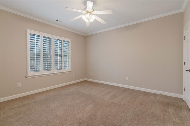 Building Photo - 180 Forest Glen Dr