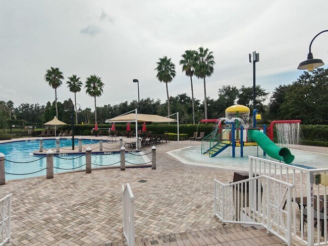 Building Photo - Fully Furnished Townhouse with Water View ...