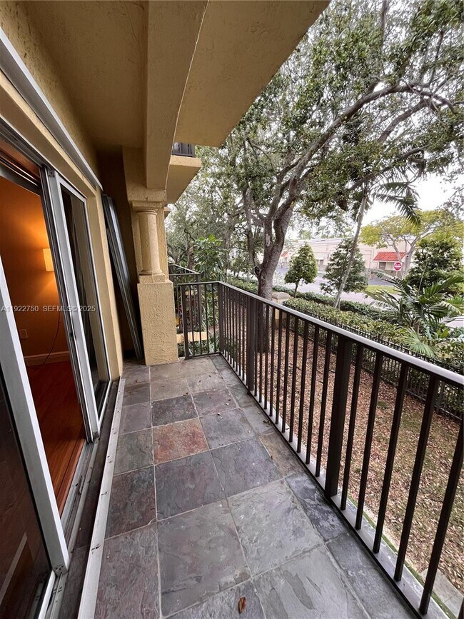 Building Photo - 730 NE 90th St