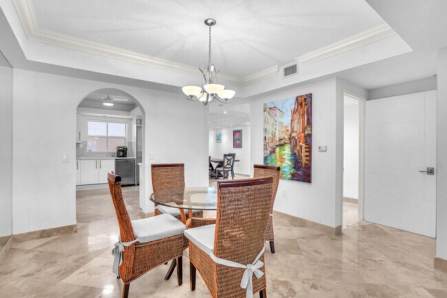 Building Photo - 2051 SE 3rd St