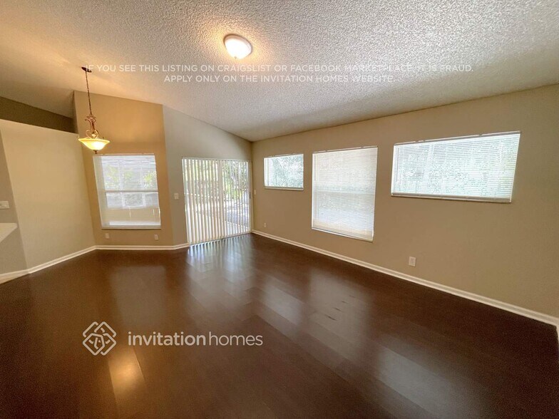 Building Photo - 5831 NW 40th Ln