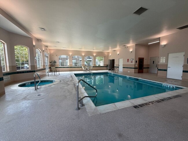 Building Photo - Two-Bedroom Condo in the Summit at Shiloh!