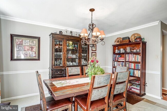 Building Photo - 6302 Shiplett Blvd