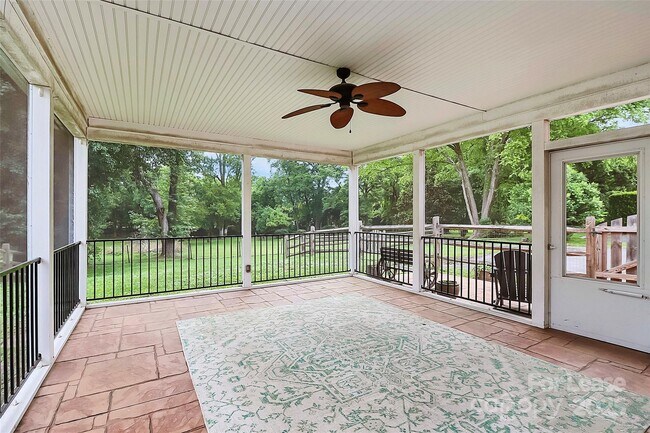 Building Photo - 6908 Lancer Dr