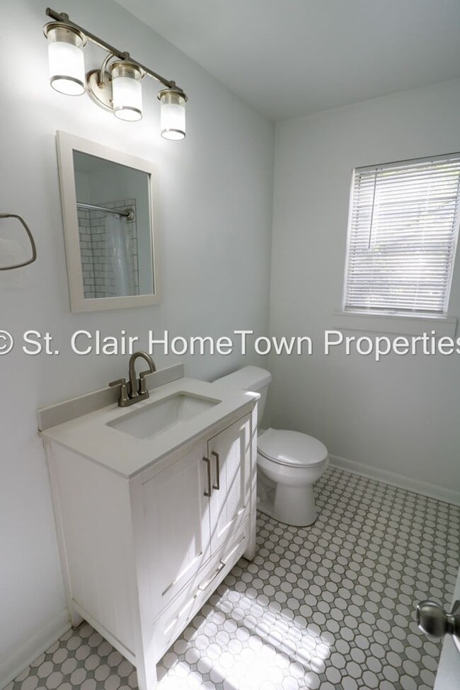 Building Photo - Adorable Pell City Home