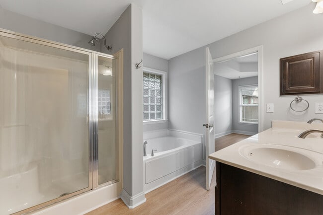 Building Photo - 323 Harbor Glen Dr SW