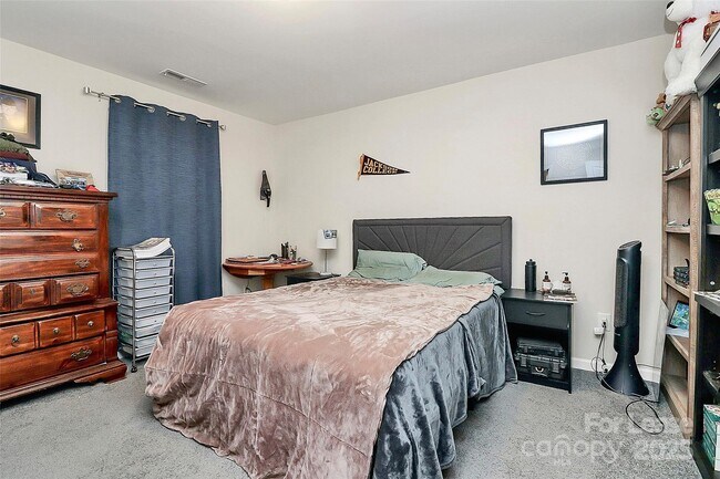 Building Photo - 409 Kickapoo Ave