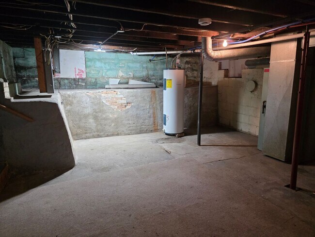 Building Photo - Remodeled 3-Bedroom, 1-Bathroom Home with Basement & Garage – $1,550/Month | Accepting Section 8