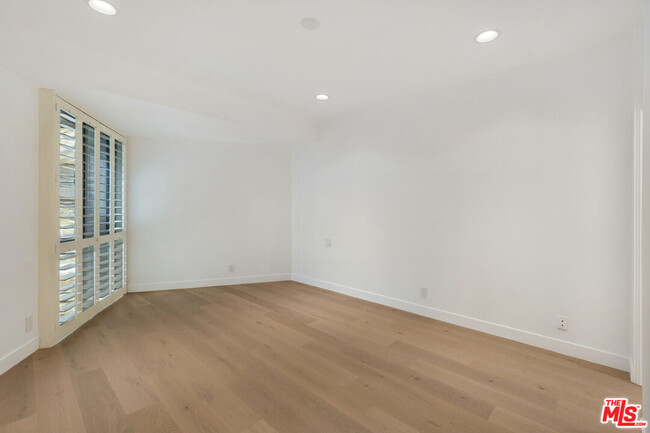 Building Photo - 515 Ocean Ave