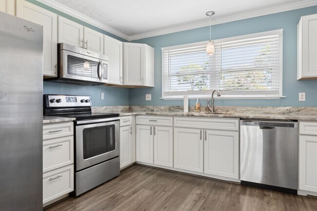 Building Photo - 29 Adriatic Ave