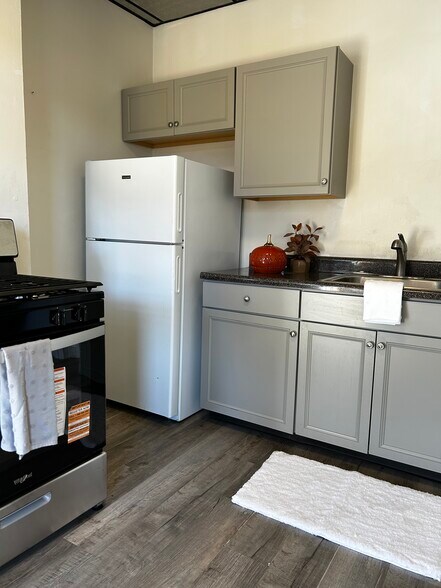 Kitchen - 109 Sedgwick St
