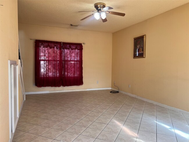 Building Photo - 1305 Vista Rd