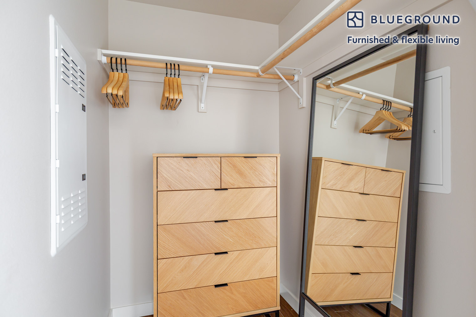 Building Photo - 10333 Main St