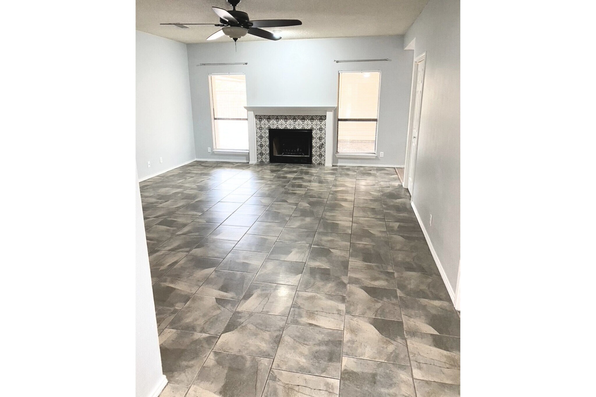 Living Room - 4406 Parkhurst Dr