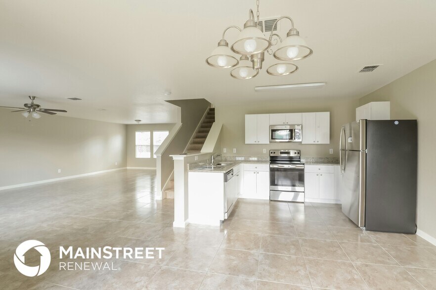 Building Photo - 410 Spruce Breeze