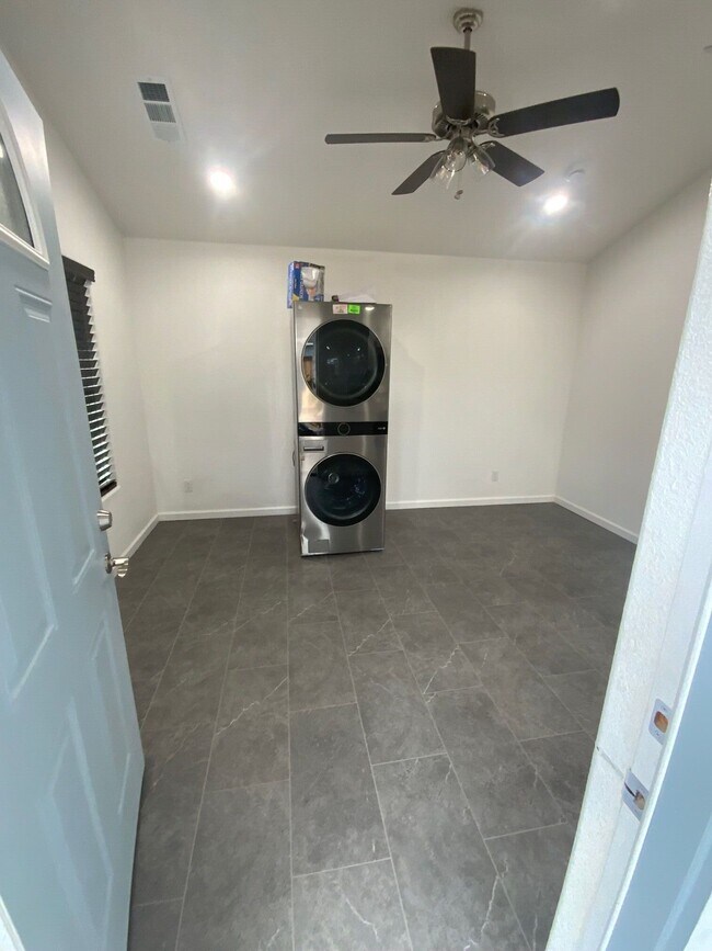 Building Photo - 1729 Bullard Ave.