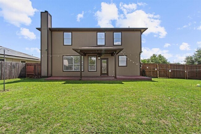 Building Photo - 303 Quail Hollow Dr
