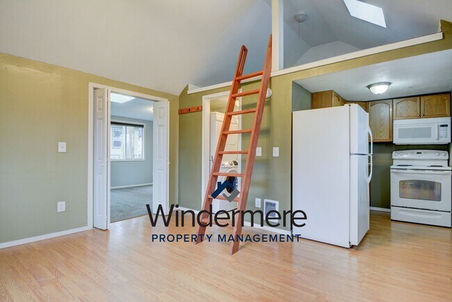 Building Photo - 1 Bed 1 Bath House in Rolling Hills