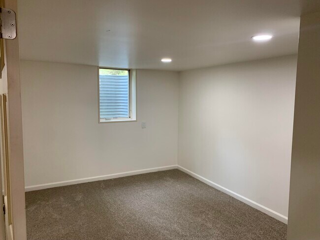 Building Photo - 14865 Pershing Dr