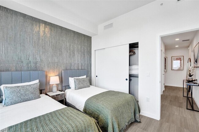 Building Photo - 580-572 72nd St