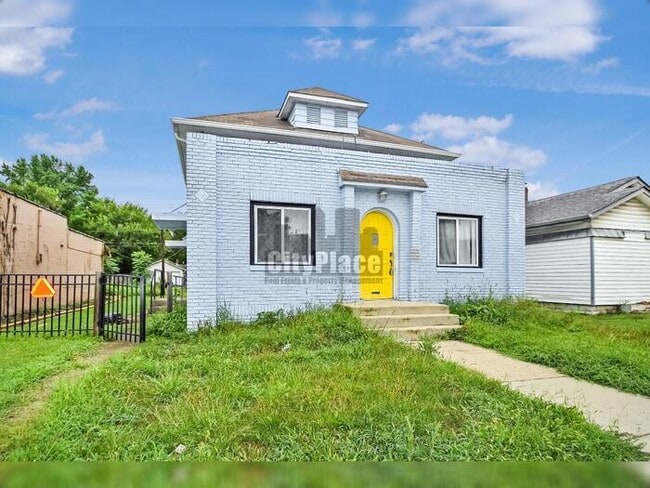 Building Photo - 3936 E 10th St