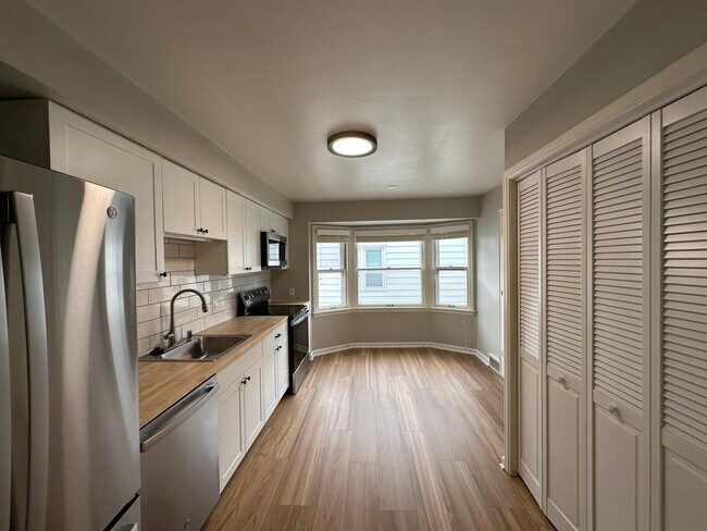 Kitchen - 2030 N 86th St