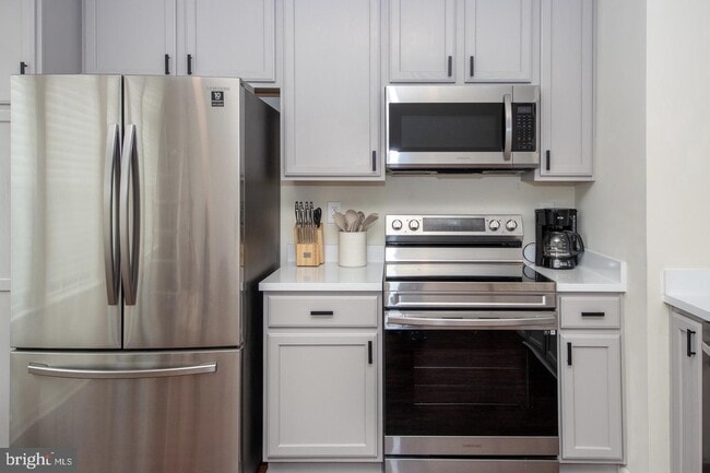 Building Photo - 1644 Oakridge Ln