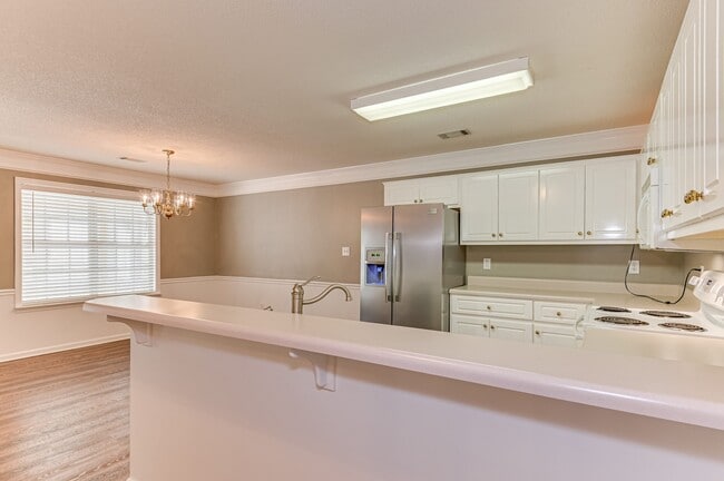 Building Photo - 490 Connemara Trail