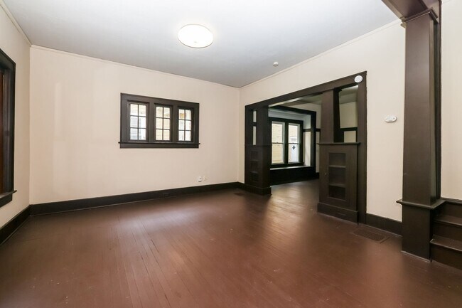 Building Photo - 457/459 E Madison Ave