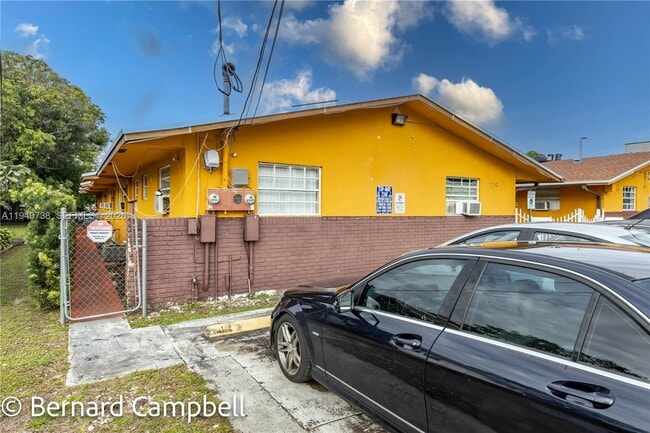 Building Photo - 129 SE 5th St