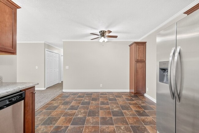 Building Photo - 2504 Angelyn Dr