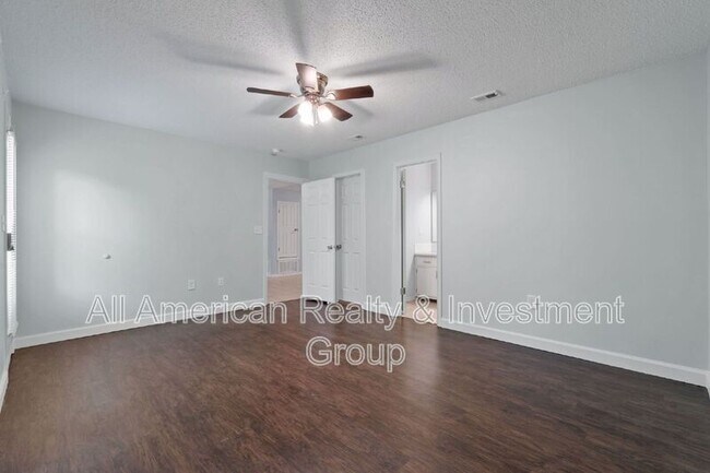 Building Photo - 502 Krest Dr