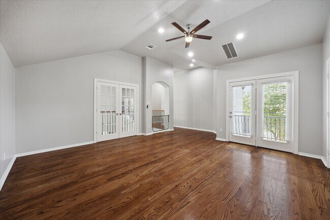 Building Photo - 5826 Santa Fe Springs Dr