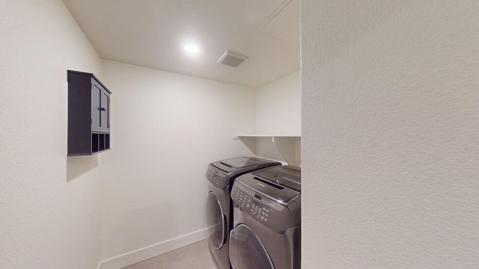 Building Photo - 44819 S Grimmer Blvd