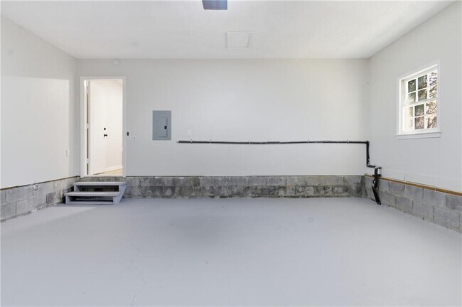 Building Photo - 2110 Meadow View Ct