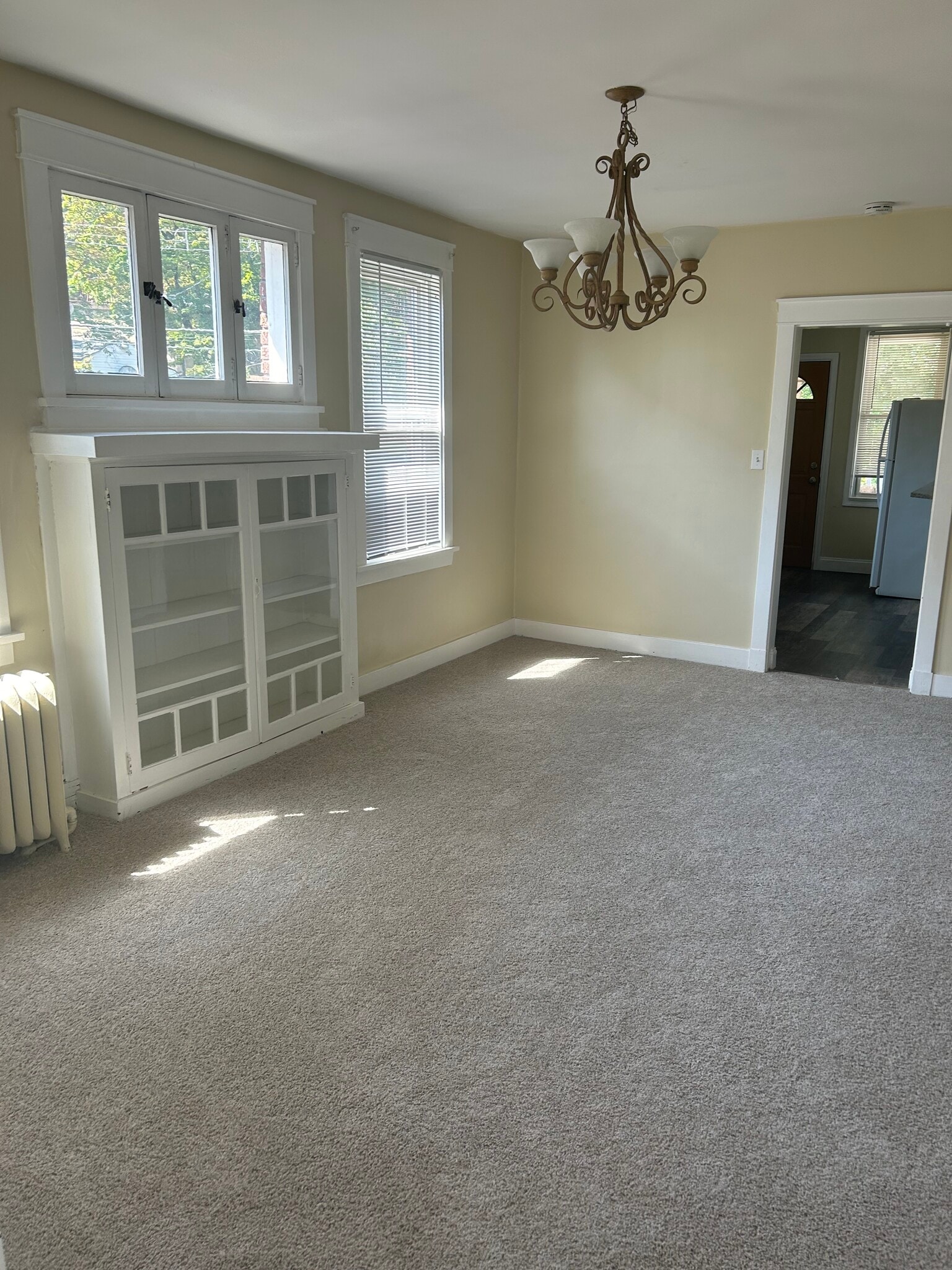 Dining room - 927 Jancey St