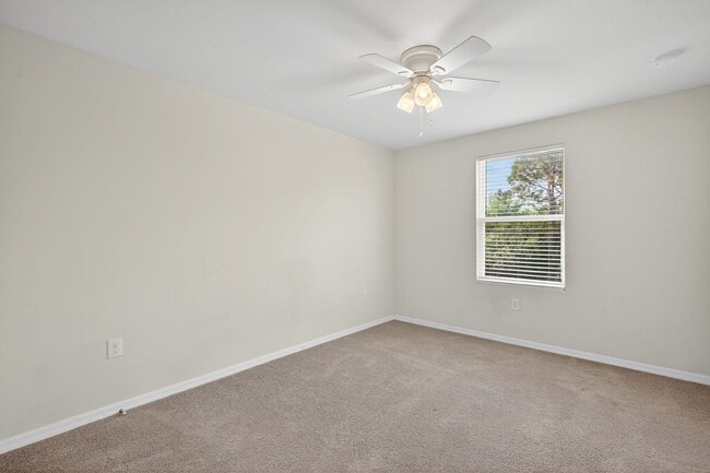 Building Photo - 4 Bedroom Home 2 Story