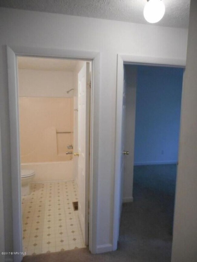 Building Photo - Spacious Home in Prime Blacksburg Location!