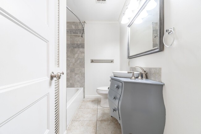 Building Photo - * Move-In Special - Half Off First Month's...